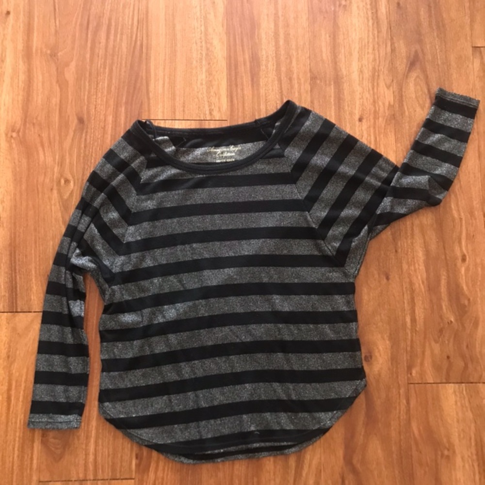 Quarter length sleeve blouse